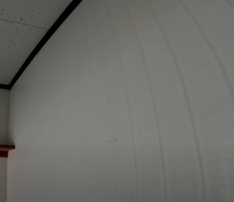 【空き家平屋DIY】くすんだ脱衣所の壁を清潔感あふれる真っ白な壁に大変身！「とてもきれい」と話題