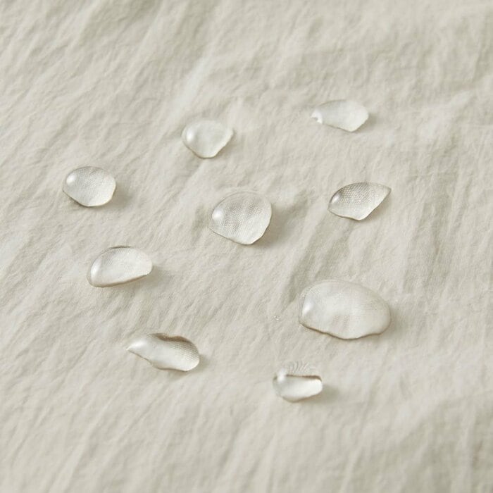 水をはじく高撥水加工とUVカット機能付きです