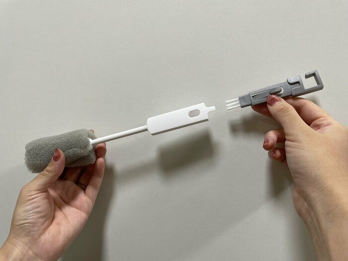このように、スポンジの柄の部分が外れる仕組みです