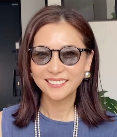 【60歳マダム】〈ブルーのセットアップ〉をおしゃれに着こなす！上品で洗練された美しいコーデに「素敵すぎる」「可愛い」の声