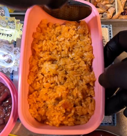 「玉手箱みたい！」元料理人の父が女子高生の娘に作る【オムライス弁当】　想像の斜め上をいくアイデアが話題