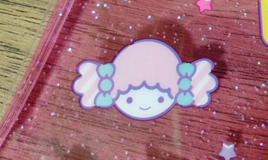 筆者撮影（セリア、32634ラメポーチM/X ファンシー）