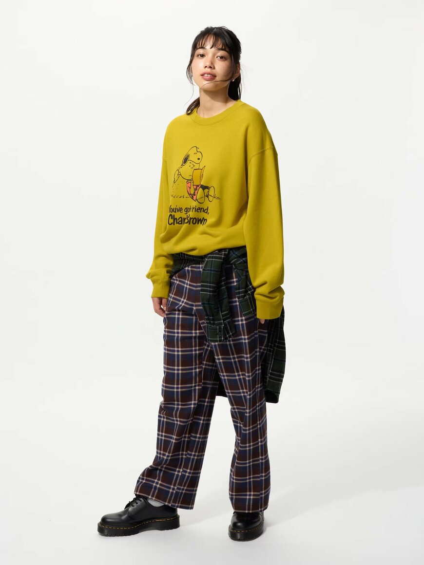出所：ユニクロ公式　ピーナッツ スウェットシャツ〈48 YELLOW〉