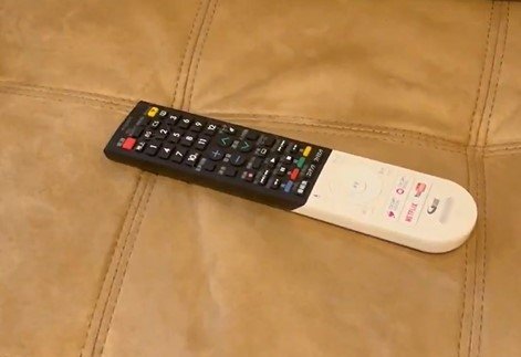 愛猫家が1時間リモコンを探した結果　まさかの発見場所に「これは絶対見つからないww」
