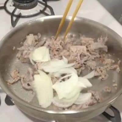 家族3人への愛情あふれる【豚のネギ塩レモン炒め弁当】ポテサラやウインナーの人気おかずがギュッと詰まってボリューム満点