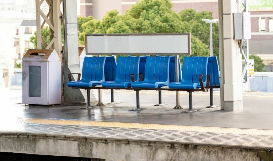 JR大森駅の自販機を利用　上を見ると…信じ難い物体を発見「え！？何でそんな場所に」