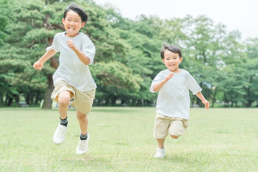【児童扶養手当】月4万8050円、奇数月（1・3・5・7・9・11月）に支給！「児童手当」との違い＆両方とも受け取れるか解説