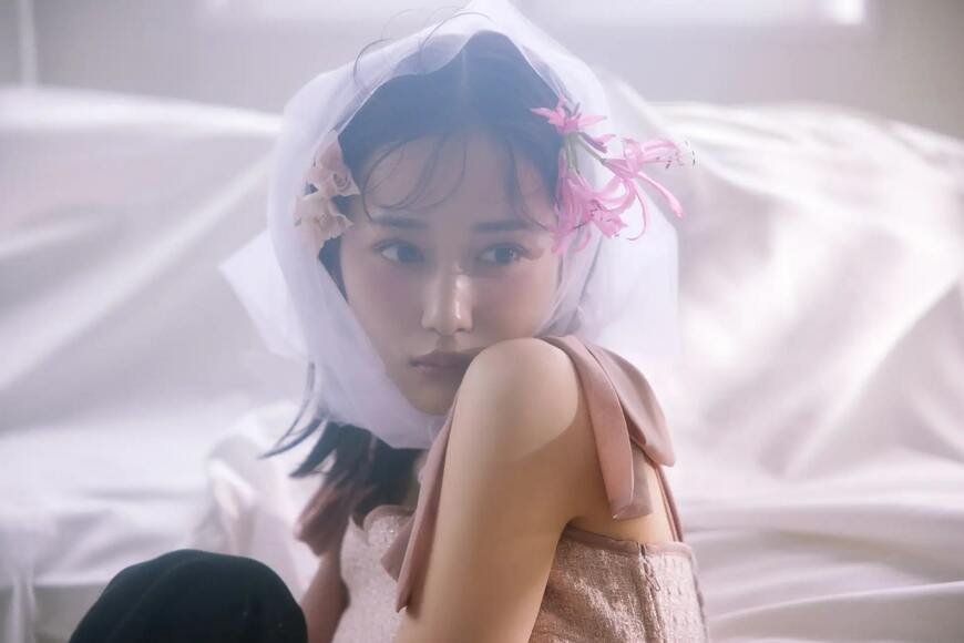 出所：MARK STYLER株式会社「RESEXXYのイメージモデルを務める女優の山下美月さんがセンシュアルに着こなす2025SPRING新ビジュアルを2月6日に公開」