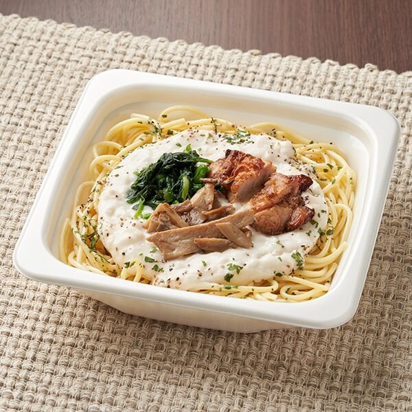 ファミリーマートの新商品:グリルチキンのクリームソースパスタ