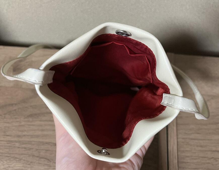 フェリシモ、サンリオキャラクターコラボいちご新聞スマホポシェット画像