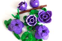 【セリア】で発見！ 永遠に枯れない美しい〈紫のバラ〉を誰でも作れるアイテムです