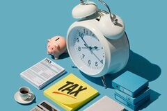 年金のみで暮らす高齢世帯は43.4％（内閣府調査）「平均年収500万円で40年間勤務した人」の年金額の目安（額面）を試算