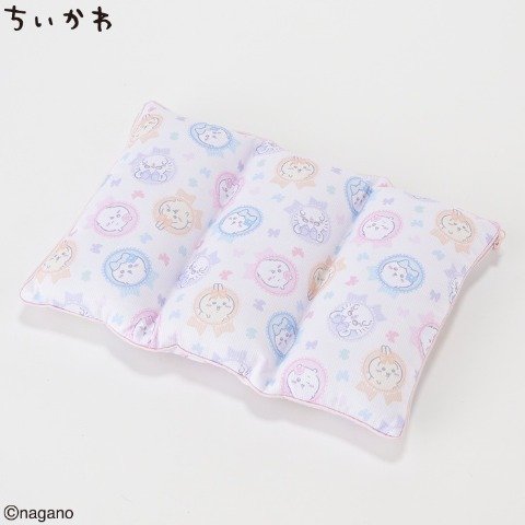ふわふわ枕にかわいいデザイン「枕（ちいかわ）」（1419円）
