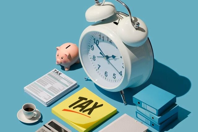 年金のみで暮らす高齢世帯は43.4％（内閣府調査）「平均年収500万円で40年間勤務した人」の年金額の目安（額面）を試算