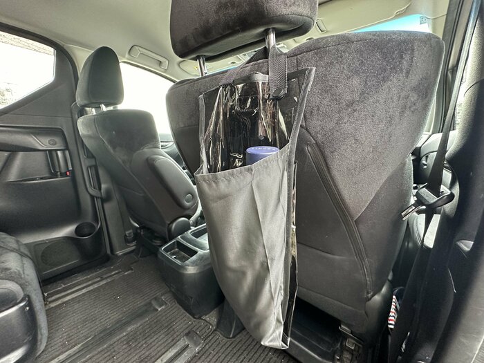 一番短くした傘ホルダーへ全長30cmの折り畳み傘をいれた様子