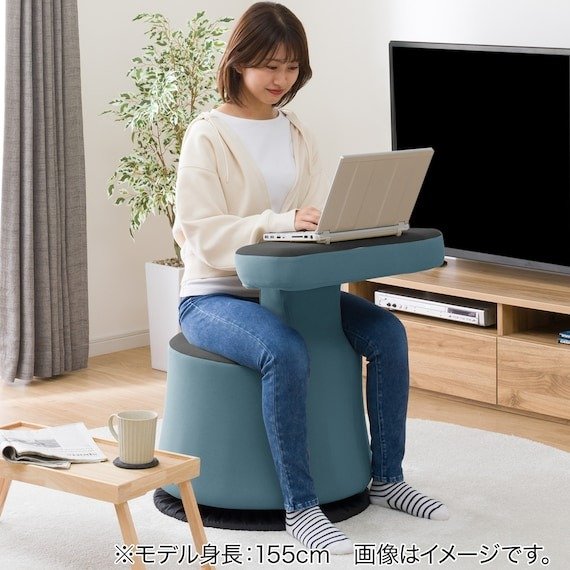 ニトリの回転ゲーミング椅子、デスクとして使用した場合の商品画像