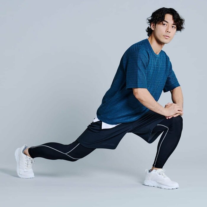 アッパーには通気性の良いメッシュ素材を使用し、靴の中の熱や湿気を効果的に放出