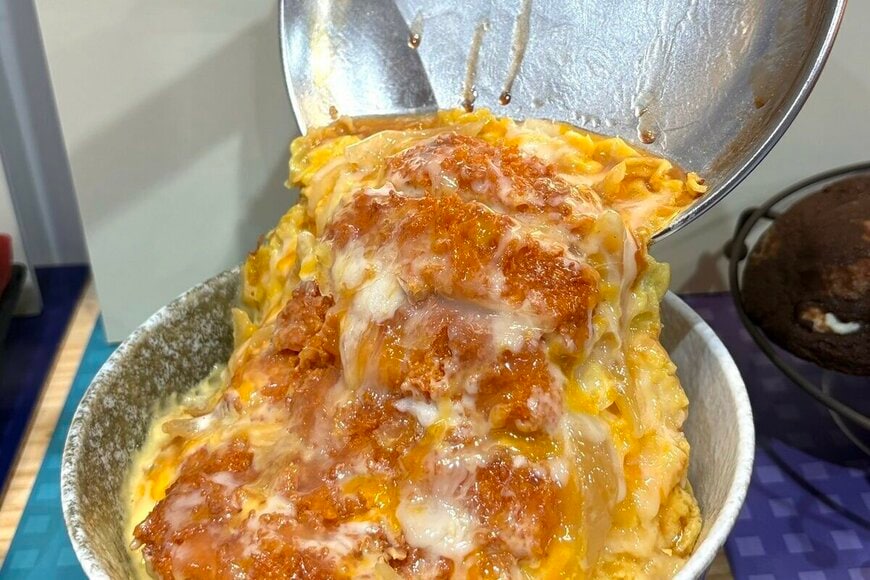 「あまりにも飯テロすぎるカツ丼」の真実が話題に　「まさかの正体」に思わず目を疑う