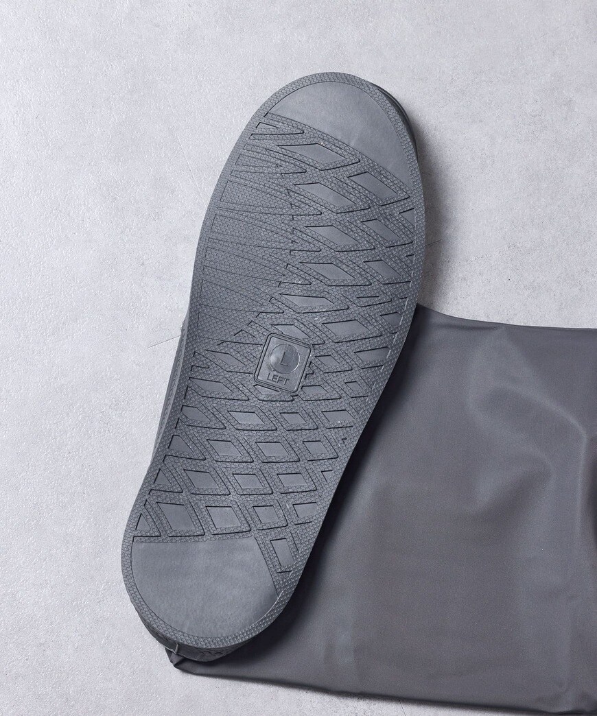 出所：3COINS公式　《撥水加工》ロングシューズカバー：L