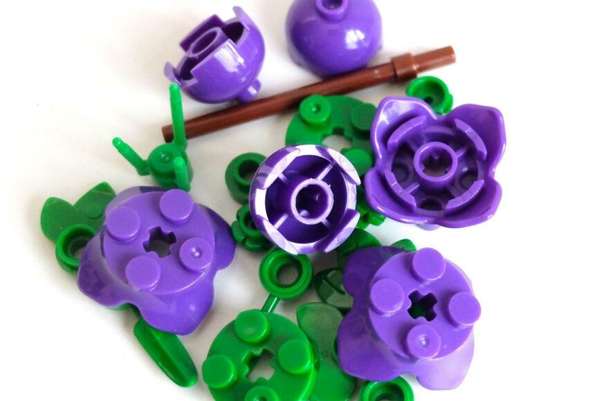 【セリア】で発見！ 永遠に枯れない美しい〈紫のバラ〉を誰でも作れるアイテムです