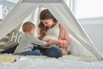 【妊婦のための支援給付】妊娠が確認されたら5万円、こどもの人数の届出でさらに1人につき5万円。2025年4月から法律にもとづく給付に