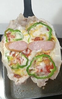 【男子高校生弁当】薄切りのお肉がおしゃれにボリュームアップ！「ピザ風豚ロース弁当」が話題