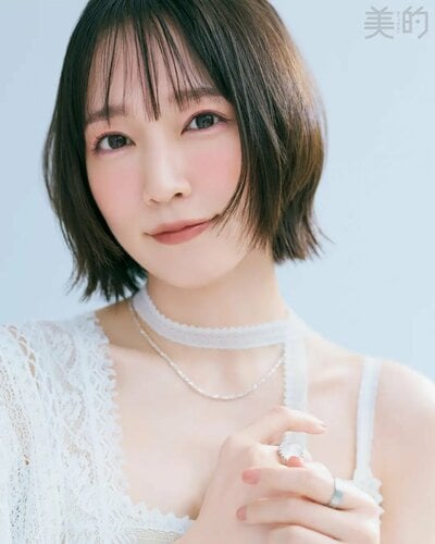 通常版・付録違い版の表紙と、テーマに合わせて吟味されたこだわりのルック