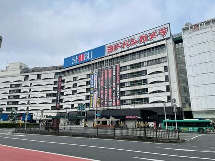 ヨドバシカメラ池袋プラモコーナーの“物量が凄い”陳列棚に反響！「圧倒的ではないか」「本気で勝ちに来てる」と称賛の声