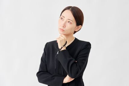 【相続】親の預貯金1544万円、凍結後に払い戻せるのは銀行1つなら約300万円。死亡届7日・相続放棄3か月の期限も