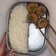 彩り鮮やかな断面で食欲をそそる「肉巻き弁当」がきっちり綺麗に詰まって見栄え抜群で美味しそう！スプーンでブロッコリーを押さえながらおかずの隙間を埋めていくお弁当の詰め方が参考になる