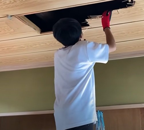 【築100年超古民家DIY】息子さんが主役！和室天井を新しく作り直すため解体作業にチャレンジ