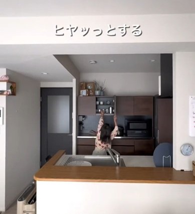 ちょっと使いにくい〈キッチンボードの扉収納〉　使いやすい〈引き出し収納〉にして子どもの「ヒヤッと」も解消