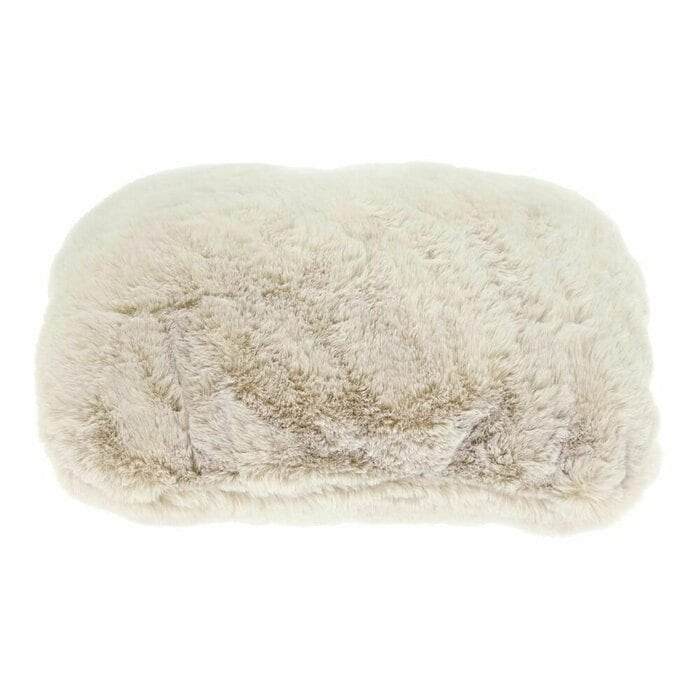 思わず頬ずりしたくなるような「ラビットファー調のふわふわ感触」