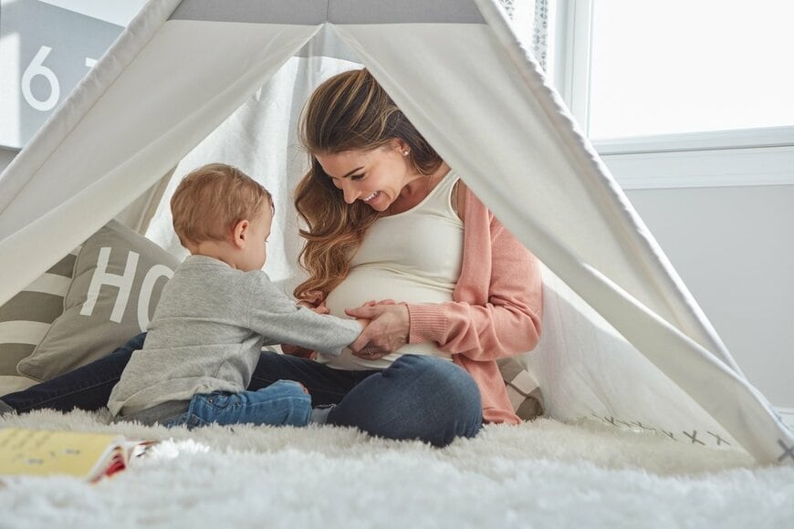 【妊婦のための支援給付】妊娠が確認されたら5万円、こどもの人数の届出でさらに1人につき5万円。2025年4月から法律にもとづく給付に