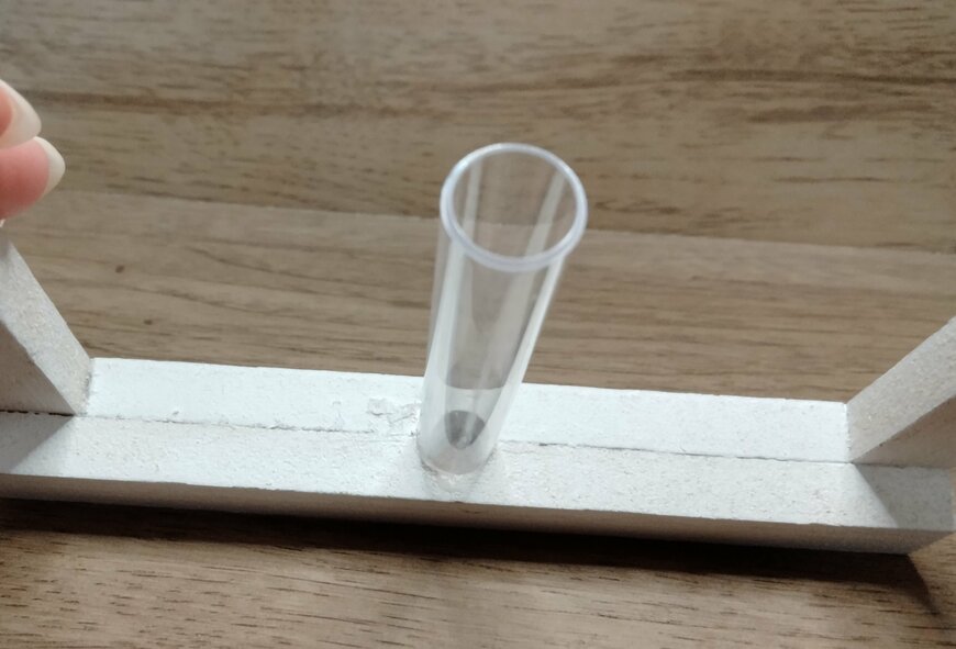 筆者撮影（セリア、ウッドハンギング一輪挿し）