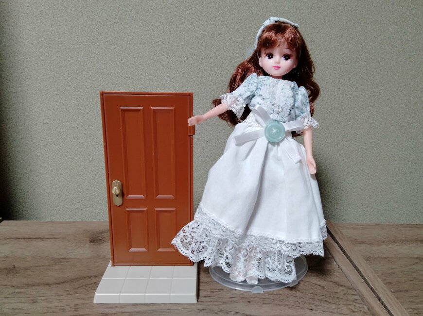 筆者撮影（セリア、ミニチュア ドア）