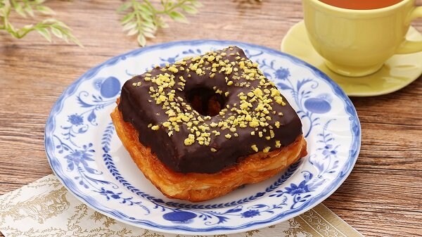 出所：ローソンストア100「【新商品情報】ふわっと軽い食感の「たまごのシフォンケーキ」や四季折々の美しさを楽しめる和菓子セットなど続々発売 | トピックス」