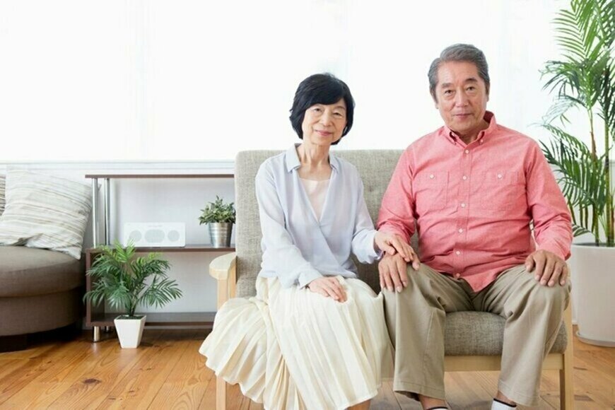 《65歳以上の夫婦》1カ月の生活費はいくら？平均「年金月額・貯蓄額」も解説！