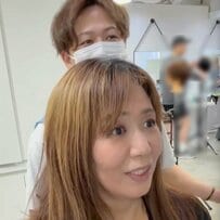 「短めに」と希望するロングヘアの女性→ショートボブ＆パーマで大変身！「綺麗ですね」の声