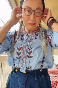 【73歳マダム】ZARA“ブラウス”コーデが可愛い！ヴィンテージパンツとの合わせ方がハイセンス