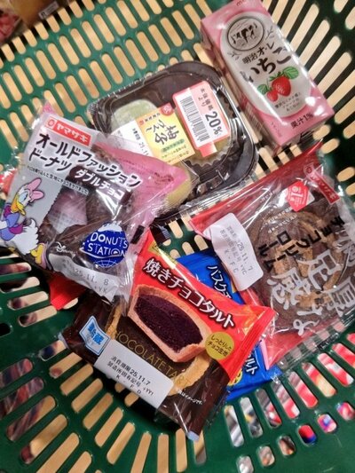 疲れ果てた様子が伝わってくる写真
