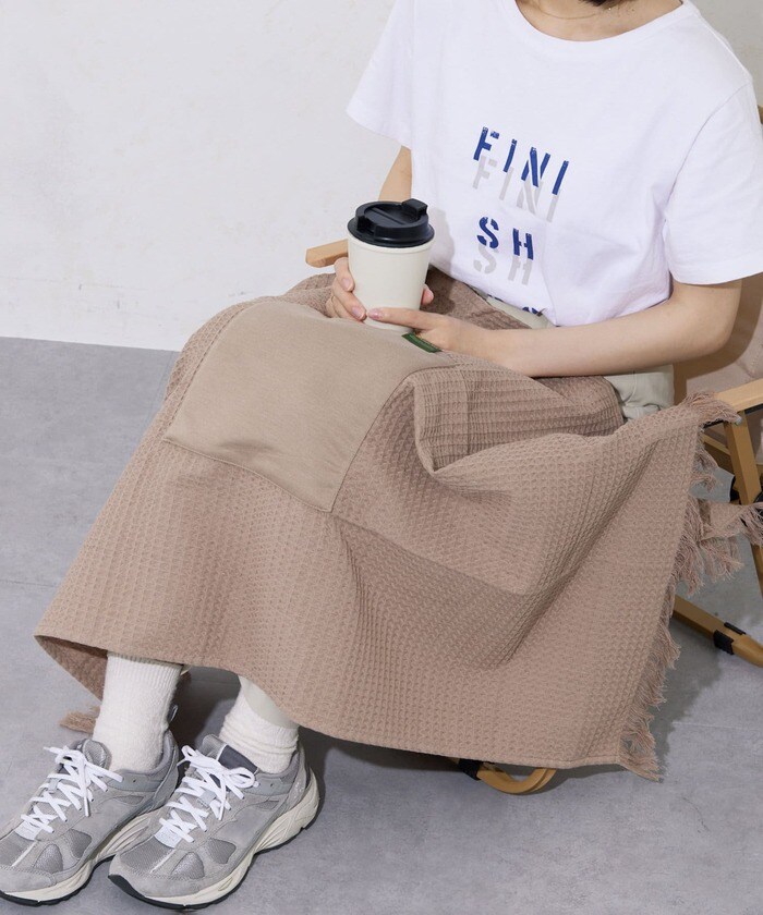 折りたたんでコンパクトになるブランケット