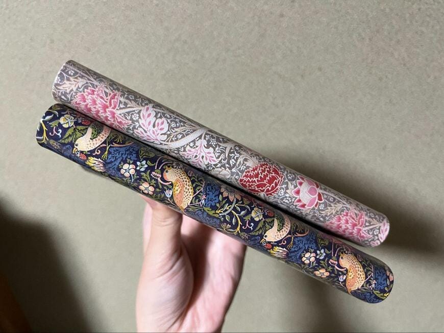 筆者撮影（セリア、ノート＆ブックカバー A6・文庫本対応サイズ マスターピースコレクション/WM）