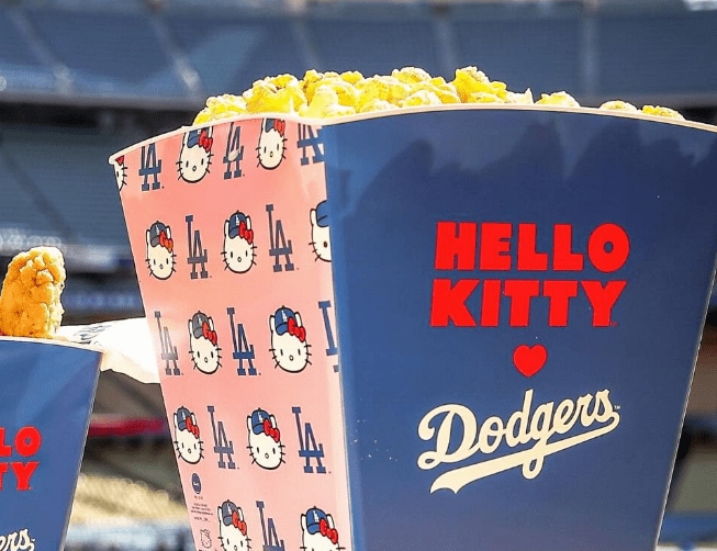 ユニフォーム姿のハローキティが可愛すぎる！MLBドジャースとコラボ、大谷翔平にも負けないピッチングを披露「世界中で人気なのがよくわかる」