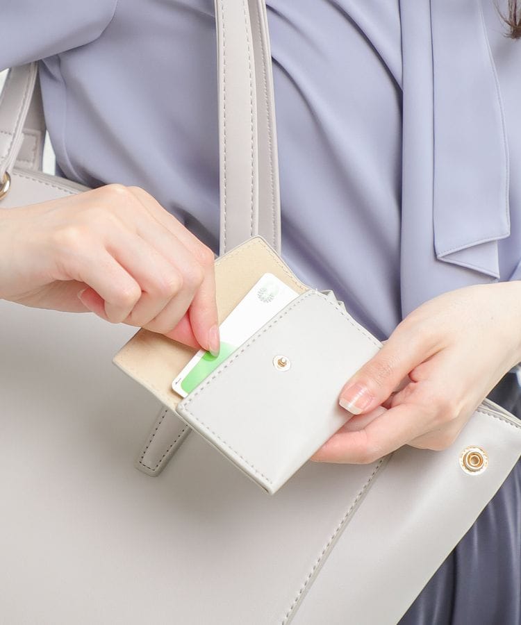 出所：ハニーズ公式通販 スカラップトートBag