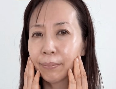 「最近なんだか老けて見える…」朝の“どんより顔”→若々しく変身！47歳マダムが【老け見えカバーメイク】の“3つのポイント”を伝授！