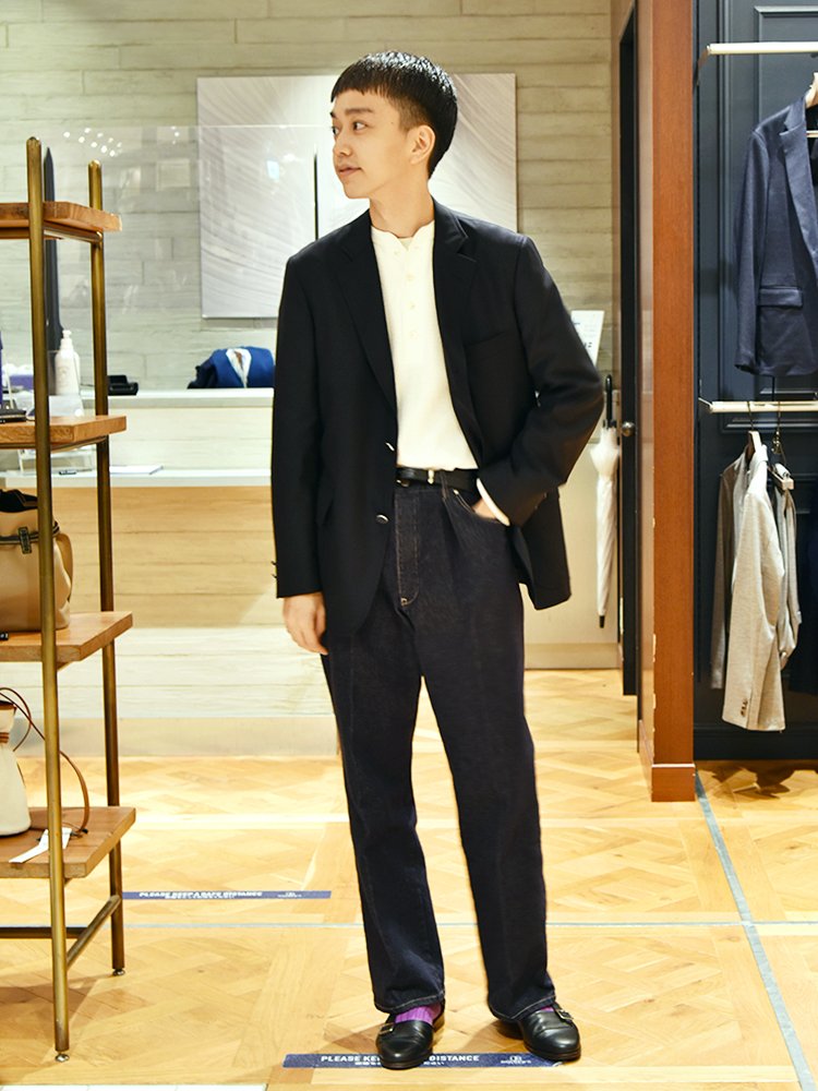 ジャケット/ BROOKS BROTHERS × EDIFICE 、パンツ / LA BOUCLE、カットソー/ LA BOUCLE、シューズ / FREEMAN PLAT