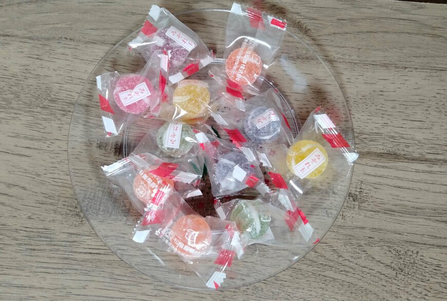 筆者撮影（セリア、クリアプレート 1P レトロフラワー）