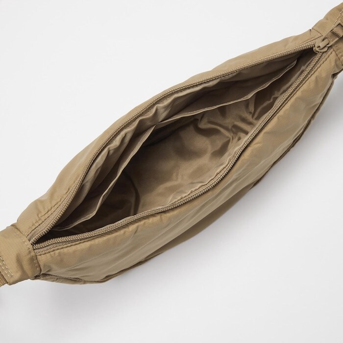 出所：ユニクロ公式 ラウンドミニショルダーバッグ