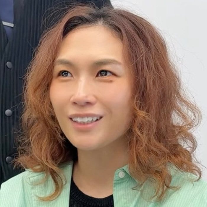 癖と傷みに悩む、前髪なしのミディアム女性→プロの手で…癖を活かした〈前髪ありおしゃれショート〉にスタイルチェンジ！